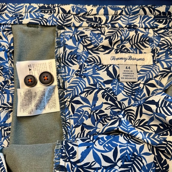 Tommy Bahamas Cargo Shorts - Green Shade - Picture 5 of 5